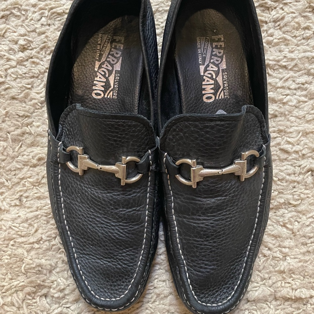 Gently used Mens Ferragamo Black Loafers Size 11